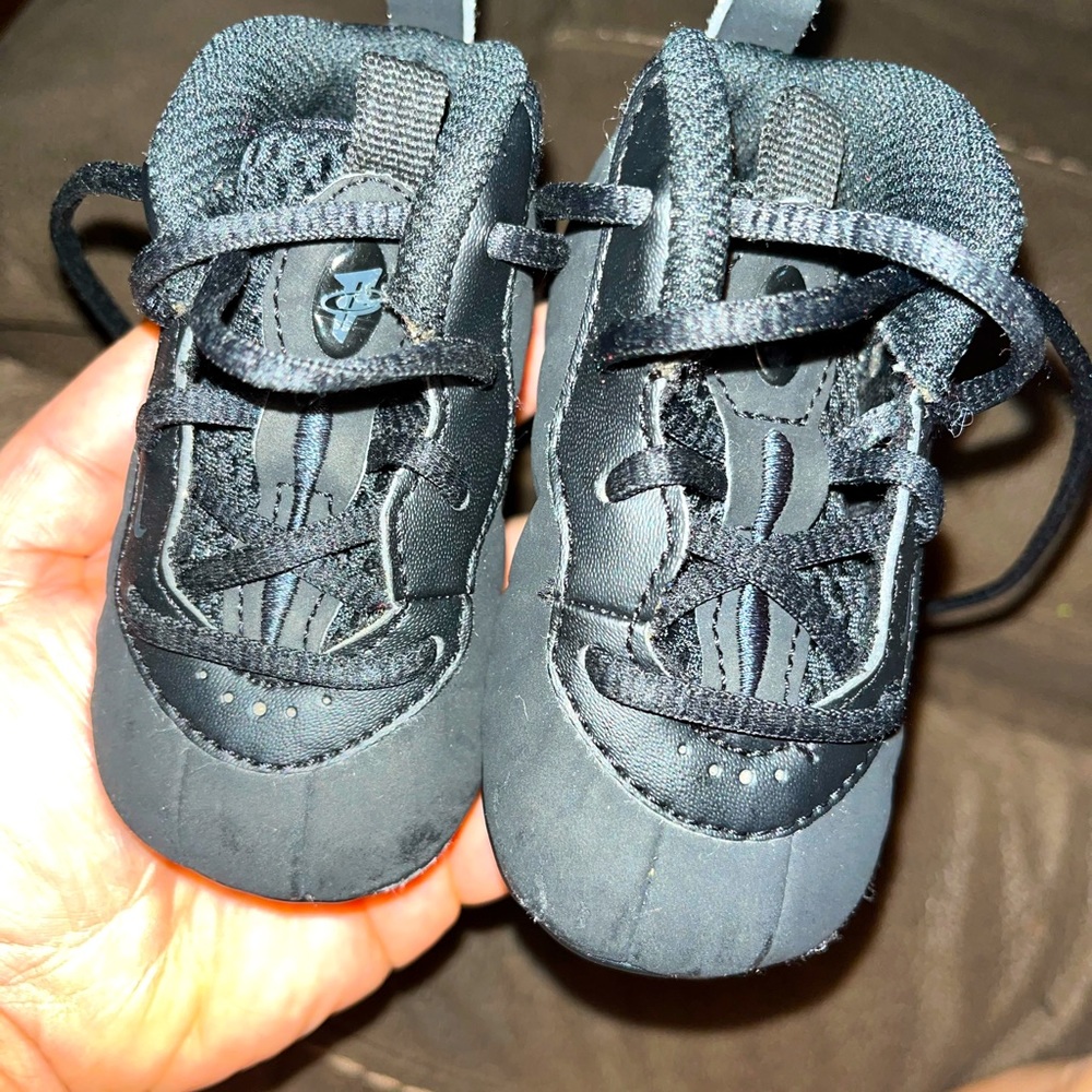 Nike foams gently used